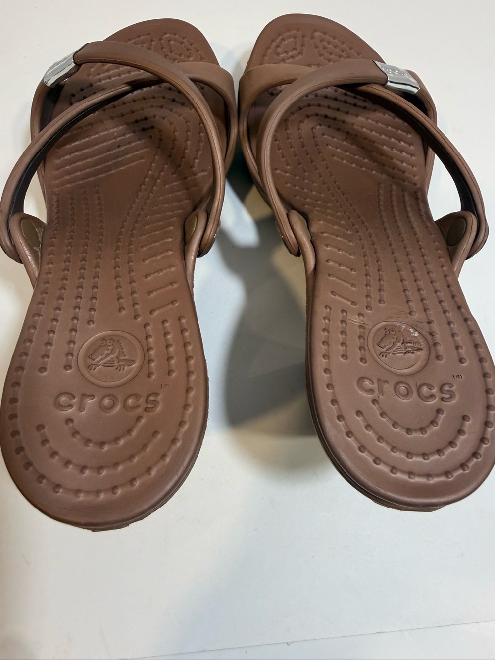 Crocs Womens W8 Brown Wedge Sandals Criss Cross Straps Slip On Comfort Heels - Picture 5 of 8